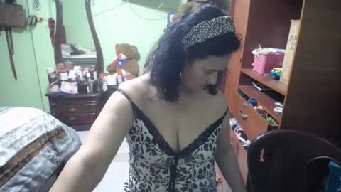 Snapshot of jazmin_rios chatting on 09/28/25, 12:32 jazmim online show from 09/28/25, 12:32