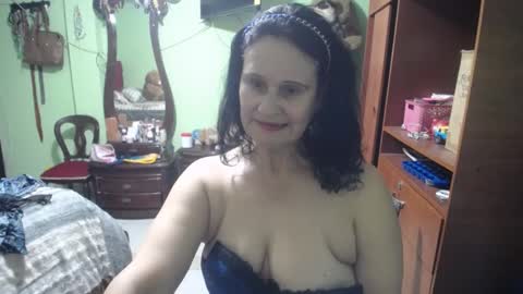 Snapshot of jazmin_rios chatting on 10/01/25, 01:11 jazmim online show from 10/01/25, 01:11