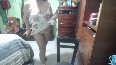 Snapshot of jazmin_rios chatting on 10/03/25, 12:57 jazmim online show from 10/03/25, 12:57