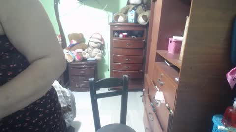 Snapshot of jazmin_rios chatting on 10/13/25, 12:05 jazmim online show from 10/13/25, 12:05