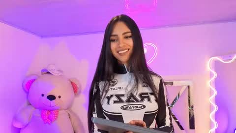 Snapshot of jazmin_tay chatting on 10/21/25, 11:44 Jazmin online show from 10/21/25, 11:44