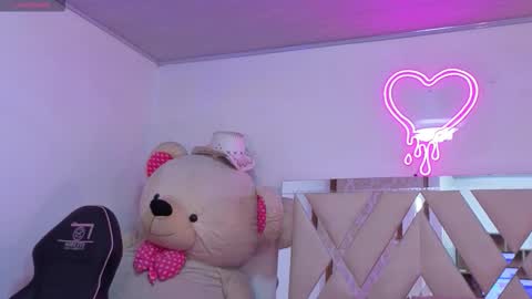 Jazmin  online show from 12/03/25, 11:41