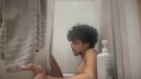 Snapshot of jbloxs chatting on 11/14/25, 10:47 Royal Family online show from 11/14/25, 10:47