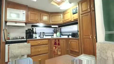 Snapshot of jccurves chatting on 12/25/24, 11:10 JCcurves online show from 12/25/24, 11:10