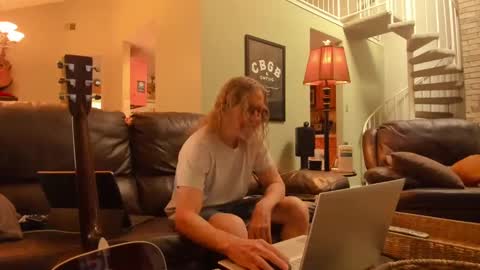 Snapshot of jdineuless chatting on 09/28/25, 02:00 JDinEuless online show from 09/28/25, 02:00