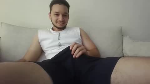 Snapshot of jdlh05 chatting on 11/13/25, 03:00 jdlh05 online show from 11/13/25, 03:00