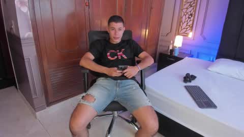 Snapshot of jealous_alfer chatting on 02/07/26, 07:39 Alfer online show from 02/07/26, 07:39