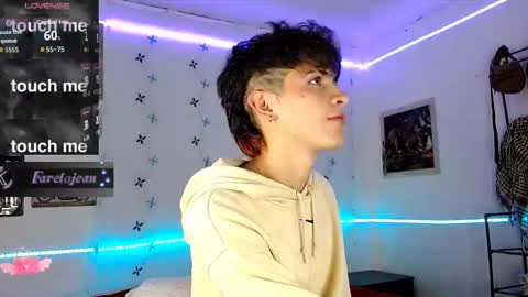 Snapshot of jeanfarelo chatting on 09/21/25, 04:58 Jean online show from 09/21/25, 04:58