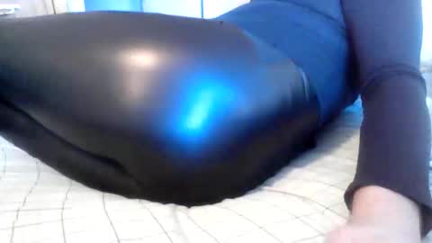 Snapshot of jeanlovesleggings chatting on 10/16/25, 10:00 Jean online show from 10/16/25, 10:00