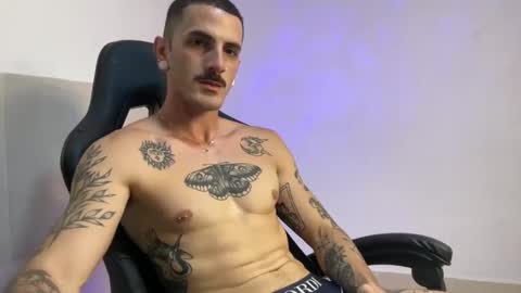 Snapshot of jeff_cube chatting on 09/29/25, 04:01 Jeff and Mugi Independent model online show from 09/29/25, 04:01