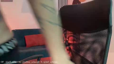 Snapshot of jeff_cube chatting on 10/15/25, 12:44 Jeff and Mugi Independent model online show from 10/15/25, 12:44