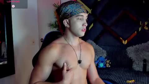Snapshot of jeicob_stone1 chatting on 06/20/26, 02:36 JEICOB STONE online show from 06/20/26, 02:36