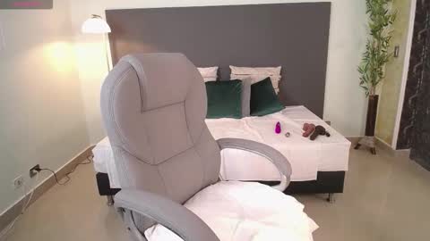 jeinnovemontenegr0 online show from 03/14/26, 11:48