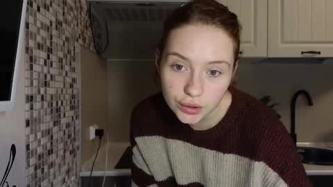 Snapshot of jelly_cherry chatting on 01/15/25, 07:44 Emily online show from 01/15/25, 07:44