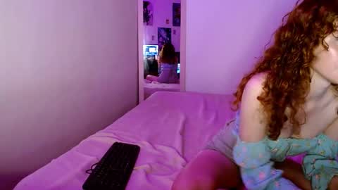 Snapshot of jellyrose chatting on 11/29/25, 10:35 jellyrose online show from 11/29/25, 10:35