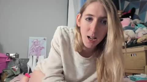 Snapshot of jenbydoll chatting on 01/07/25, 09:14 JenbyDoll online show from 01/07/25, 09:14