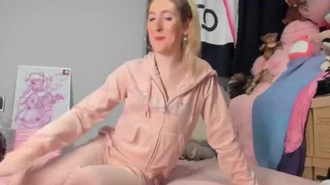 Snapshot of jenbydoll chatting on 01/23/25, 05:31 JenbyDoll online show from 01/23/25, 05:31