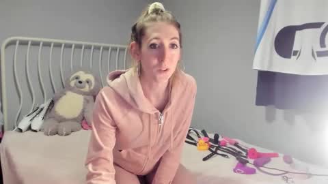Snapshot of jenbydoll chatting on 02/13/25, 06:05 JenbyDoll online show from 02/13/25, 06:05