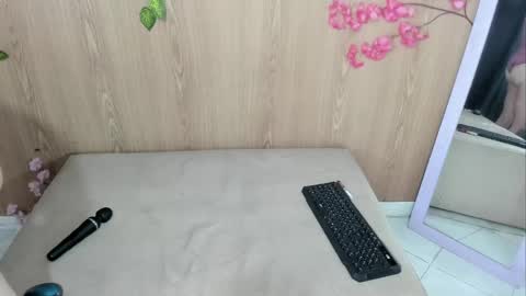 Jenelotizz online show from 04/14/26, 04:07