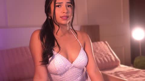 Snapshot of jenesaisquoi_ chatting on 02/06/25, 11:15 Isabella online show from 02/06/25, 11:15