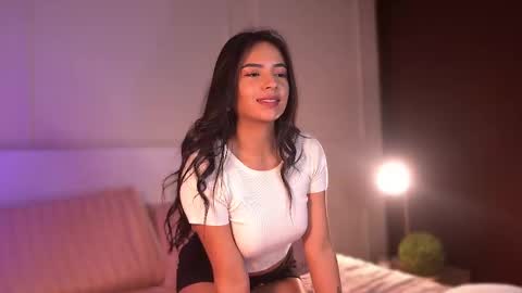 Snapshot of jenesaisquoi_ chatting on 02/16/25, 03:26 Isabella online show from 02/16/25, 03:26