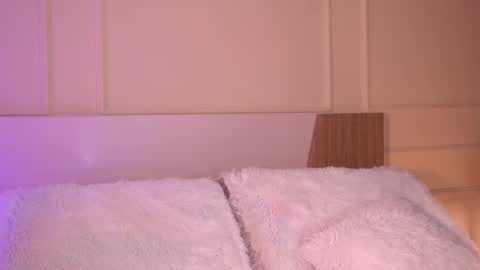 Snapshot of jenesaisquoi_ chatting on 10/03/25, 01:24 Isabella online show from 10/03/25, 01:24