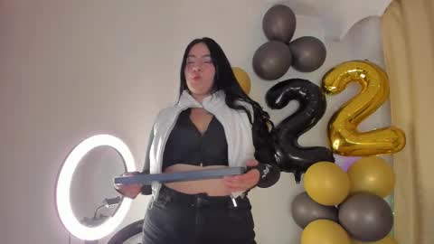 jeniferpowell_nm online show from 10/04/25, 10:52