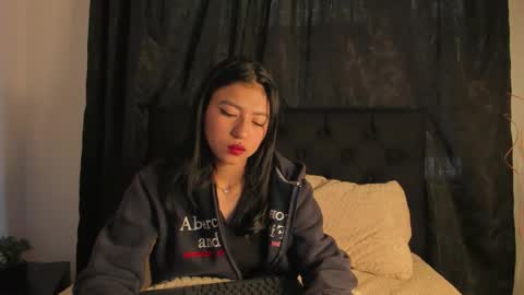 jeniferpowell_nm online show from 10/14/25, 01:12