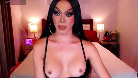 Snapshot of jenifers_body chatting on 12/17/24, 09:27 Queen Jenifer online show from 12/17/24, 09:27