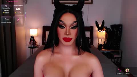 Queen Jenifer online show from 11/01/25, 06:43