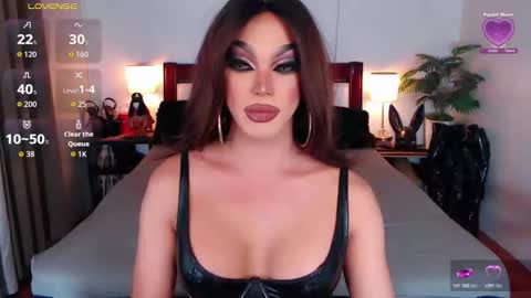 Queen Jenifer online show from 03/19/26, 07:45