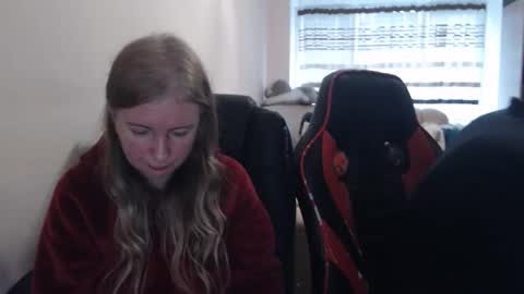 JenisAndPeter online show from 11/16/25, 08:09