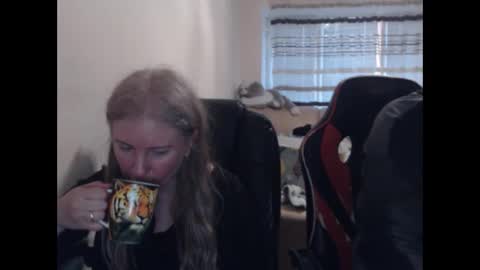 JenisAndPeter online show from 04/04/26, 05:54