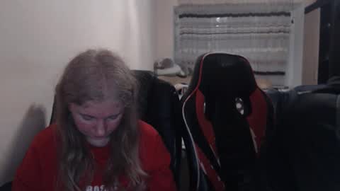 JenisAndPeter online show from 04/07/26, 06:19