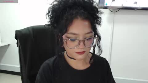 jenn online show from 11/24/25, 09:36