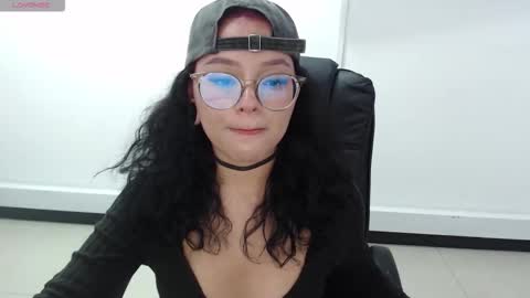 jenn online show from 12/02/25, 07:09