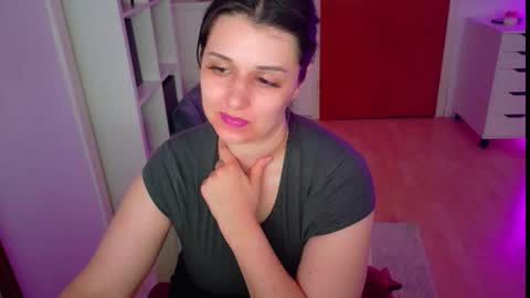 Snapshot of jenna_sxy19 chatting on 10/07/25, 10:34 jennasxy19 online show from 10/07/25, 10:34