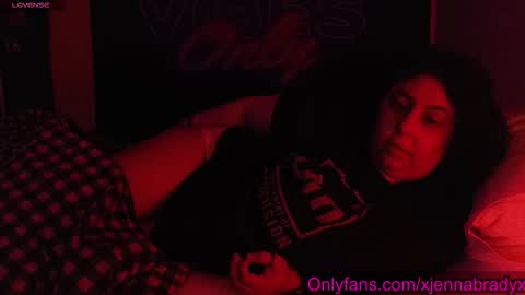 Snapshot of jennabrady chatting on 12/01/25, 12:21 Dragon Queen. Be my Dragon -- and online show from 12/01/25, 12:21