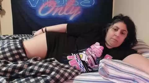 Snapshot of jennabrady chatting on 12/18/25, 03:23 Dragon Queen. Be my Dragon -- and online show from 12/18/25, 03:23