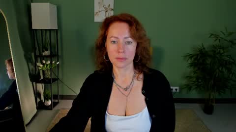 Snapshot of jennali1 chatting on 06/17/26, 04:04 Jenna online show from 06/17/26, 04:04
