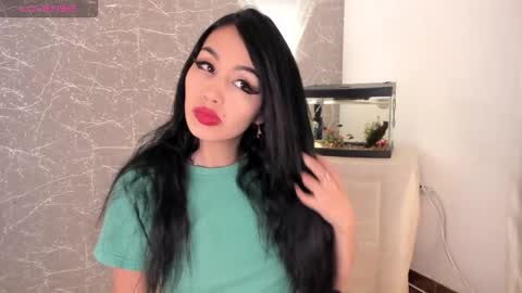 Jenner online show from 12/15/25, 09:08