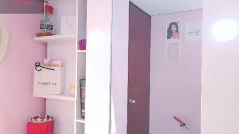 Snapshot of jenner_mills chatting on 06/21/26, 10:01 Jenner online show from 06/21/26, 10:01