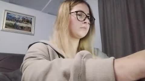 Snapshot of jenni_kristal chatting on 12/15/25, 08:57 Nicol online show from 12/15/25, 08:57