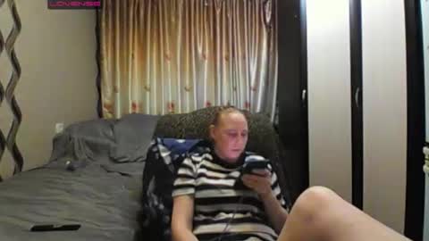 JenniDeep online show from 04/17/26, 05:27