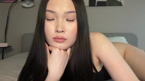 Snapshot of jennie_yung chatting on 04/13/26, 10:37 jennie_yung online show from 04/13/26, 10:37
