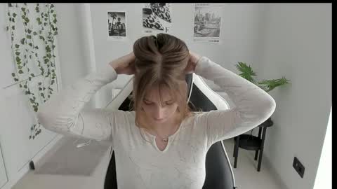 Snapshot of jenniestar chatting on 05/29/26, 12:47 Karla online show from 05/29/26, 12:47