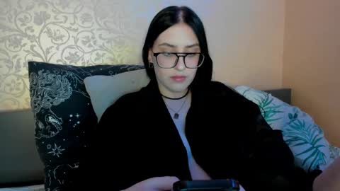 Snapshot of jennifeeeer chatting on 09/10/25, 10:43 Helen online show from 09/10/25, 10:43