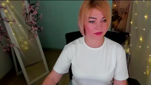 Snapshot of jennifer_cuttie chatting on 06/19/26, 07:12 Jennifer online show from 06/19/26, 07:12