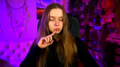 Jennifer online show from 05/18/26, 07:41