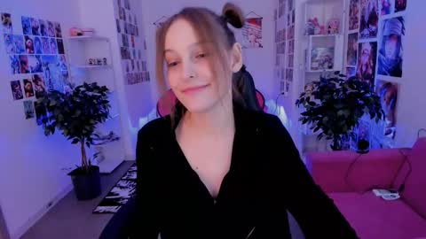 Snapshot of jenniferkiim chatting on 10/22/25, 08:14 jenniferkiim online show from 10/22/25, 08:14